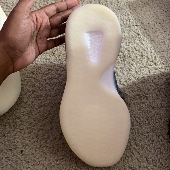 Yeezy QNTM - Picture 2 of 3